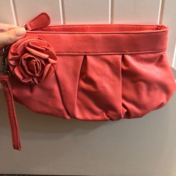 Large pink wristlet - Picture 2 of 5